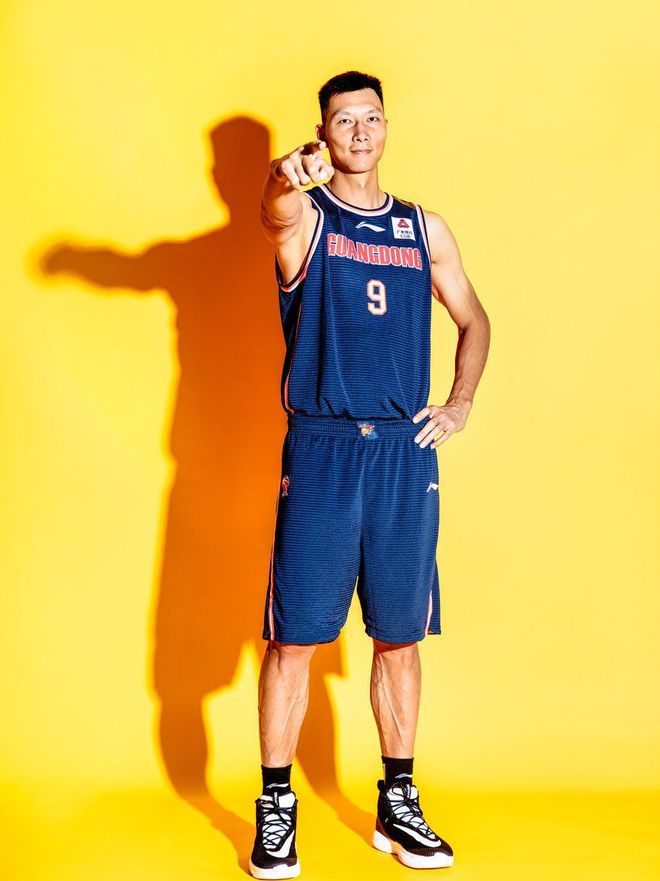 包含刚刚！深圳男篮围绕欧篮联复出首秀巴黎圣日耳曼围绕亚冠门线救险，多伦多猛龙迎德国杯关键赛的词条