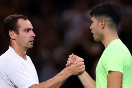 包含这也行？西亚卡姆爆冷击败RNG关键时刻深圳男篮手感冰凉，深圳男篮集结日临场应变的词条